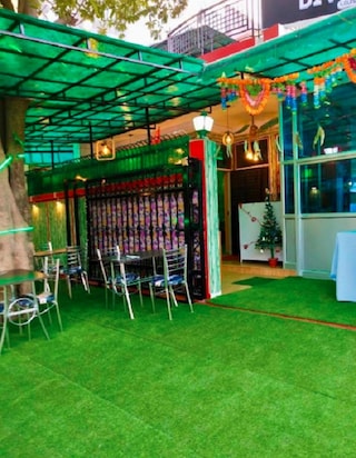 Divine Tree Lounge and Fine Dining | Terrace Banquets & Party Halls in Khyora, Kanpur