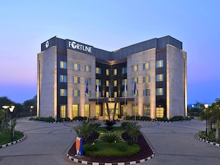 Fortune Park Orange Hotel | Corporate Events & Cocktail Party Venue Hall in Sidhrawali, Gurugram
