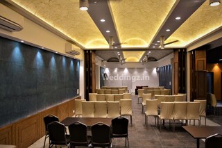 One Way Cafe and Banquet | Corporate Events & Cocktail Party Venue Hall in Elgin, Kolkata