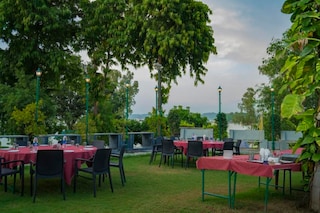 Rani Village Lake View Restaurant | Outdoor Villa & Farm House Wedding in Udaipur