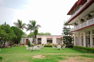 Skyview Holiday Home | Wedding Halls & Lawns in Kansal, Chandigarh