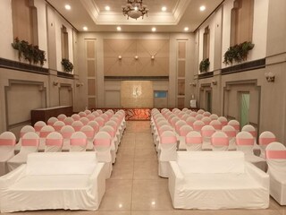 Wow Banquets By Evershine Club | Corporate Events & Cocktail Party Venue Hall in Kandivali East, Mumbai